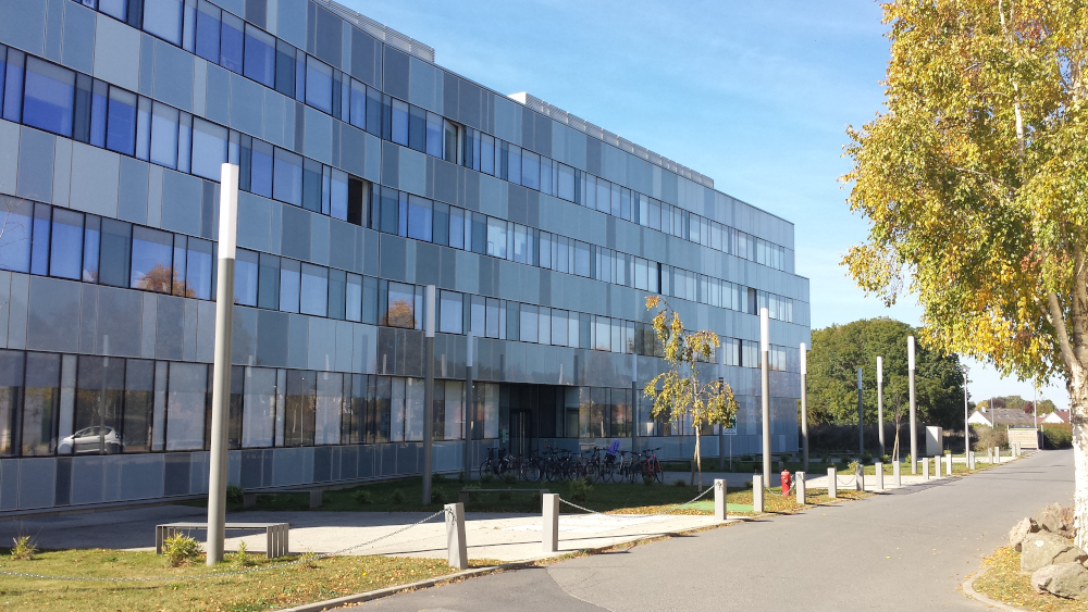 Image du bâtiment F de l'ENSICAEN